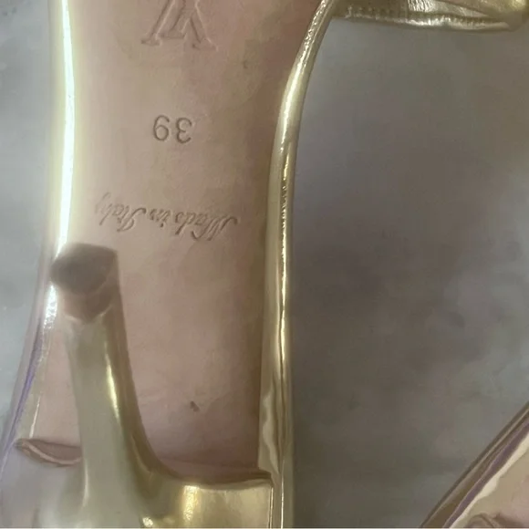 Louis Vuitton gold embossed sandals - Picture 5 of 9